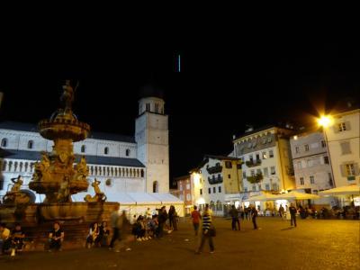 初夏の優雅な北イタリア旅行♪　Ｖｏｌ７７（第５日目夜）　☆トレント（Trento)：美しい夜景を眺めながら優雅な散策♪