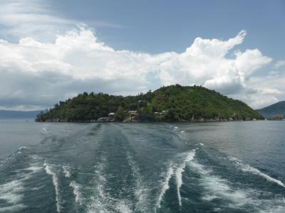 遥かなる旅路・・。伊東から車で出かけてみました琵琶湖。その２．ひょっこりひょうたん島のような竹生島へ。