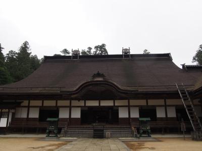 雨の高野山