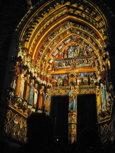 700年前の彩色が蘇るアミアン大聖堂