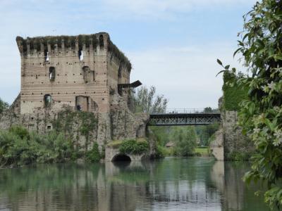 初夏の優雅な北イタリア旅行♪　Ｖｏｌ１５９（第１０日目午後）　☆ボルゲット（Borghetto）：６００年の水車の村　のんびりと歩く♪