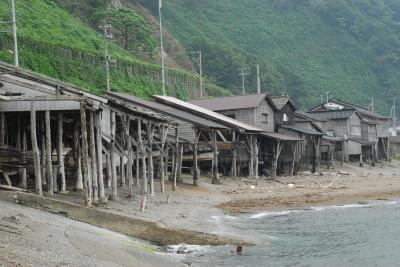 日本海に面した舟小屋と３階建ての家並みが美しい筒石を訪ねて（新潟県糸魚川）