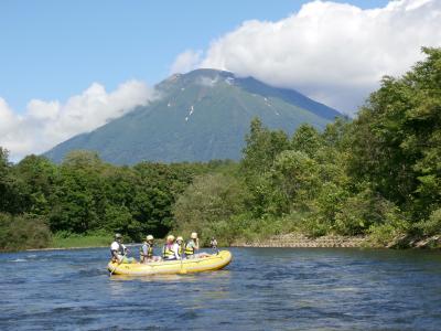 北海道のアクティビティならやっぱりラフティング！　≪ニセコ尻別川清流下り≫