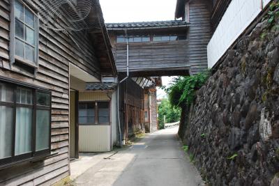 越中の小京都城端　絹織物で栄え石垣の坂道と水車の里がある町（富山県）