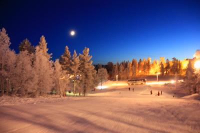 フィンランド-白銀の世界での満天の星空とオーロラ-