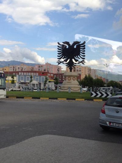 東欧・バルカン旅行その12 アルバニア:何もないけど人は親切、ティラナ:千の窓の街ベラット