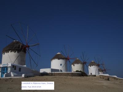 ミコノスの風車と海岸