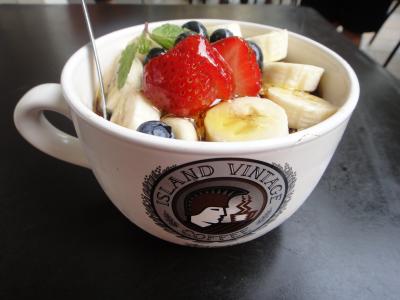 初めてのハワイ⑨~アサイーボウルの朝食と高橋果実店のデザート・ANAビジネスクラスで帰国~