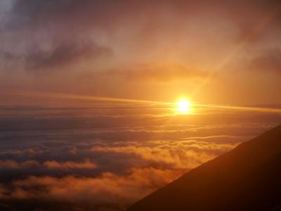 飯豊山　テント泊登山　～～雲海と無数の高山植物～～