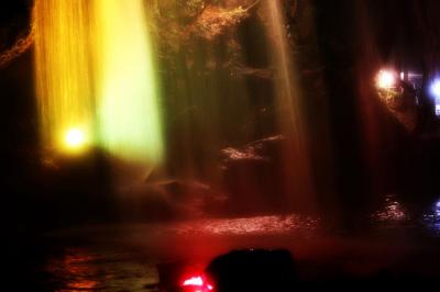 水のカーテン鍋ヶ滝ライトアップ