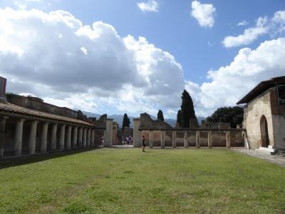真夏の優雅な南イタリア旅行　ナポリ×プーリア州♪　Ｖｏｌ９（第２日目午前）　☆ポンペイ（Pompei)：古代ローマの浴場「Terme Stabiane」を眺めて♪