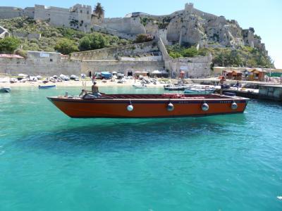 真夏の優雅な南イタリア旅行　Napoli×Puglia♪　Ｖｏｌ４０（第４日目午前）　☆高速船で憧れのトレミティ諸島（Isole Tremiti）へ♪ついに「空に浮かぶ船」を発見♪