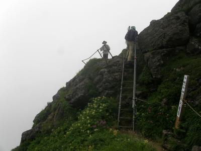 花の鳥海山に登る・・・2日目・②伏拝岳より行者岳・七高山・鳥海山（新山）・御室小屋まで