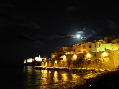 真夏の優雅な南イタリア旅行　Napoli×Puglia♪　Ｖｏｌ５１（第４日目夜）　☆ビエステ（Vieste)：旧市街の夜景とショッピングを優雅に楽しむ♪
