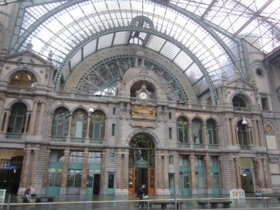 ベネルクス・ジャーマンパスを使って鉄道の旅⑧雨のアントワープで「ベルギーのビール最高」を再確認。翌日はベルギーの古都トゥルネーへ