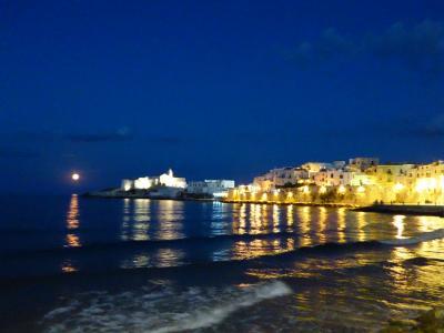 真夏の優雅な南イタリア旅行　Napoli×Puglia♪　Ｖｏｌ６２（第５日目夜）　☆ビエステ（Vieste)：最後の夜は満月♪夜景の美しい旧市街や旧港を歩く♪