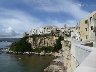 真夏の優雅な南イタリア旅行　Napoli×Puglia♪　Ｖｏｌ６５（第６日目午前）　☆ビエステ（Vieste)：出発までに旧市街の断崖と絶景を眺めて♪