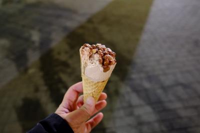 アイスランドでアイスを食べる