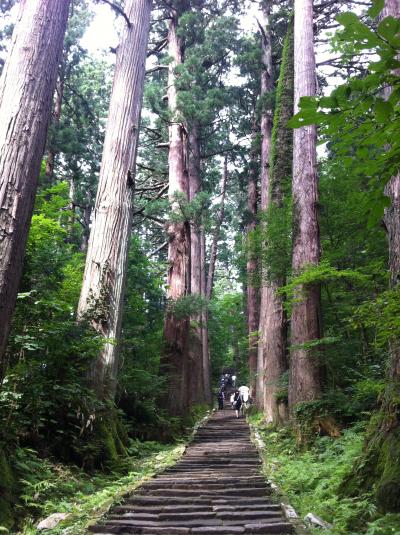 2014お盆休み・山形 出羽三山の旅（１/３) 　神聖な空気に包まれた杉並木の参道と五重塔が美しい羽黒山(蜂子神社特別御開扉)