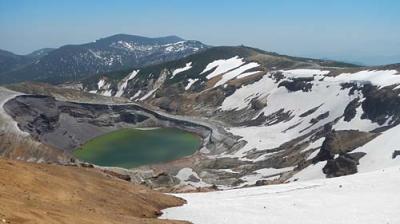 蔵王　刈田岳から熊野岳へ青空と残雪のお手軽ハイク