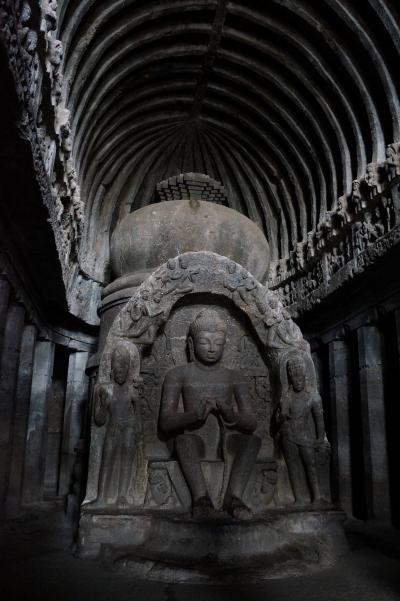 世界遺産エローラ石窟寺院写真集限定発行 岩から現れた神々の彫刻！インドの世界遺産エローラ石窟群とは