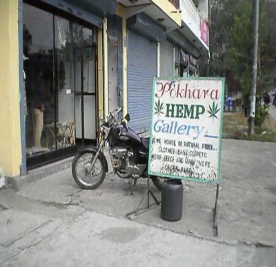 ネパール７６：　ポカラ　「ヘンプ藍染」　ポカラ流