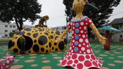 十和田現代美術館（の屋外展示）・ 道の駅しちのへ産直七彩館