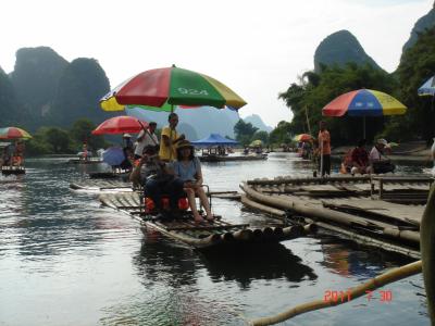 自然豊かな川遊び