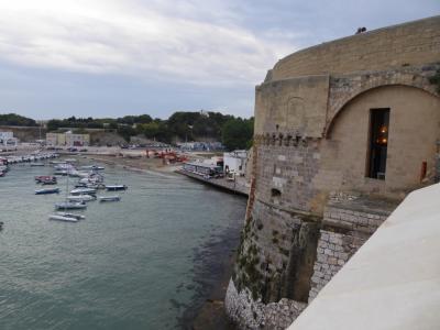 真夏の優雅な南イタリア旅行　Napoli×Puglia♪　Ｖｏｌ２５４（第１３日目夕）　☆オートラント（Otranto)：旧市街を囲む城壁と城門を眺めて♪