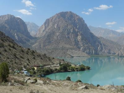 タジキスタンの宝石・イスカンダル・クル湖紀行 その４　裏山からイスカンダル・クル川の滝まで