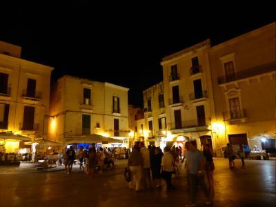真夏の優雅な南イタリア旅行　Napoli×Puglia♪　Ｖｏｌ３３１（第１７日目夜）　☆バーリ（Bari)：旧市街の美しい夜景を楽しむ♪