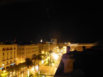 真夏の優雅な南イタリア旅行　Napoli×Puglia♪　Ｖｏｌ３３２（第１７日目夜）　☆バーリ（Bari)：高級ホテル「Oriente」の屋上テラスで夜景のバーリを眺めて♪