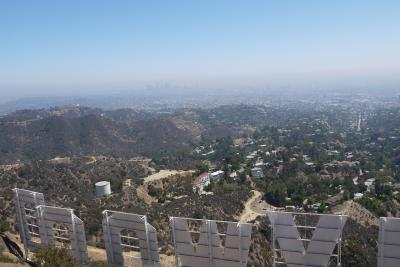 ハリウッドサインの裏