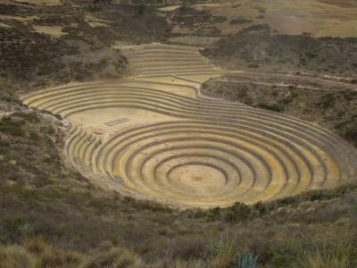 クスコ郊外の農業試験場遺跡と高地の塩田 Cuzco