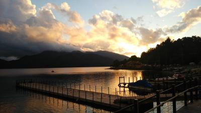 紅葉には、まだ早いけど・・・刈込湖・切込湖ハイキング①　夕暮れの中禅寺湖畔を散策♪