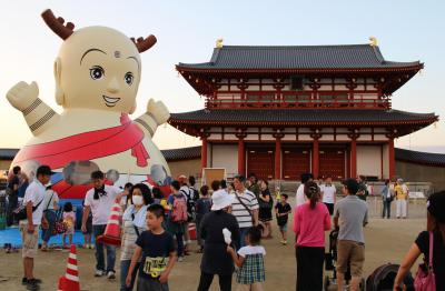 夕暮れの平城京・奈良の都は咲く花の匂うが如く朱雀門広場前では奈良祭り開催中