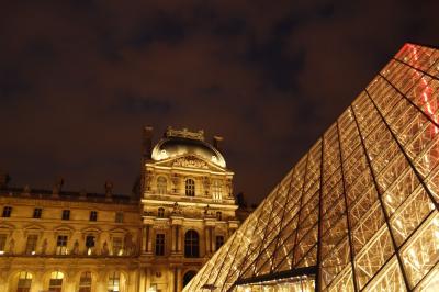 夫婦行くパリ・モンサンミッシェル・ヴェルサイユ　①パリで夕食・ルーブル夜景　