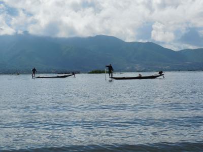 インレー湖を丸１日ボートトリップ