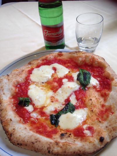 マンジャーレ、イタリア ナポリでPizza食べ比べ