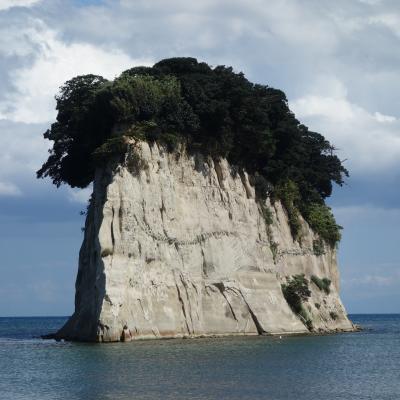 見附島（軍艦島）とはなかなか立派な島です。