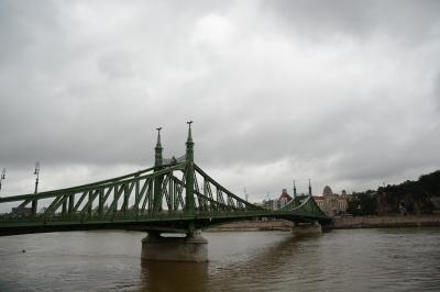 3つの橋(自由橋、エルジェベート橋、くさり橋)を渡ろう! ~ 美しい街並みとワインを求めてハンガリー北東部の旅2014 Vol.2