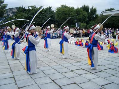 初めての韓国旅行。秋夕は宮殿の入場料が無料でした。　まずは ”景福宮 キョンボックン ”から　　ソウル編 ①　２０１０年９月２２日