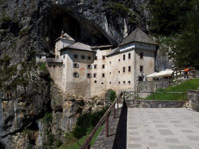 クロアチア、スロベニア、モンテネグロ、ボスニア・ヘルツェゴビナ12日間の旅⑨専用車で2つの鍾乳洞と洞窟城