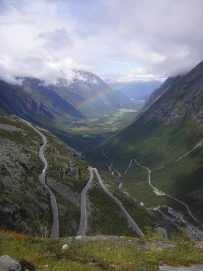 北欧三カ国家族旅行　その3の5　ノルウェー編　ガイランゲル、絶景ホテル＆カヤック体験、トロルスティーゲン、ラウマ鉄道。
