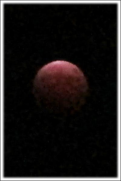 Solitary Journey ［1451］ 番外編、勤務中に皆既月食を撮りました。（写りは悪いが、感動♪） ＜天体ショー2014年10月8日＞広島県広島市