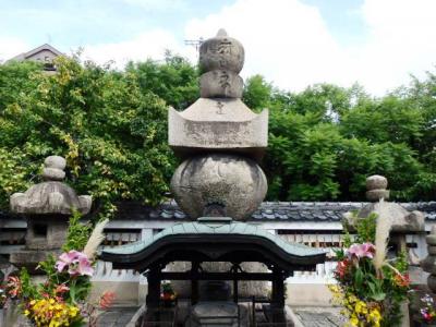 日本の旅　関西を歩く　大阪市天王寺区の一心寺（いっしんじ）本多忠朝の墓所周辺