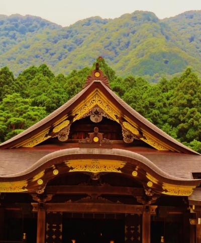 弥彦 a　彌彦神社に参拝　弥彦山が御神体　☆雨降り後の静寂も