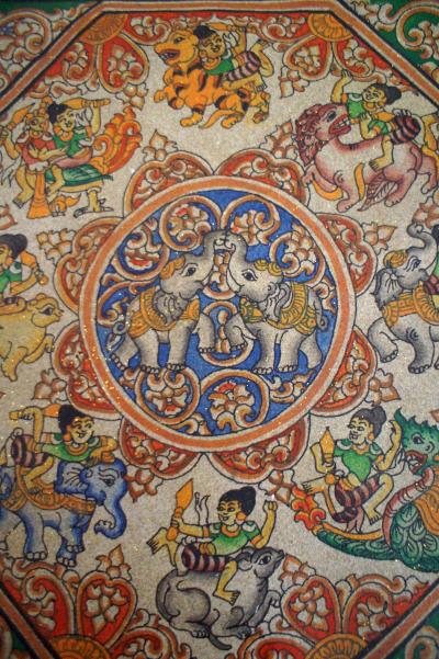 緬甸憧憬(2)　蒲甘（バガン）のニャウンウー市場でロンジーを買い、シュエズィゴン・パゴダとアーナンダ寺院を参拝し、砂絵を買い求める。