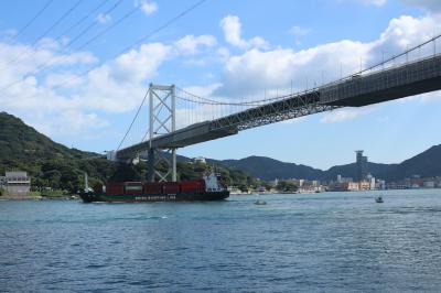 関門海峡と関門橋から門司港へ