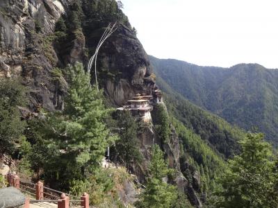 有休要らず！3連休でブータン★バンコク発のブータンツアー後編：パロでタクツァン僧院とパロ・ゾン(Bhutan 3 day tour from Japan :Paro in Bhutan)
